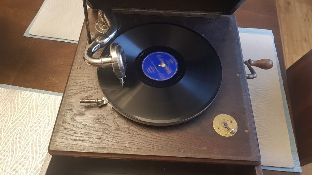 Gramofon ,patefon  lata 20 ,plyty sprawny