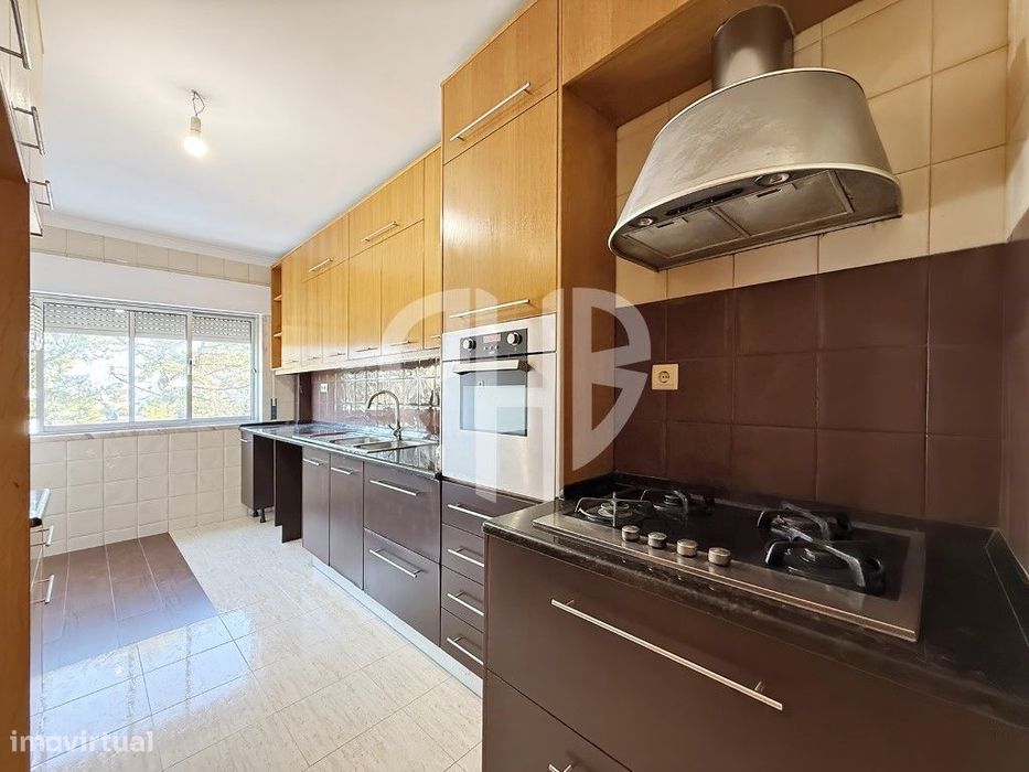 Apartamento T3 com 127 m² | Arrecadação nas Águas Furtadas | Massamá