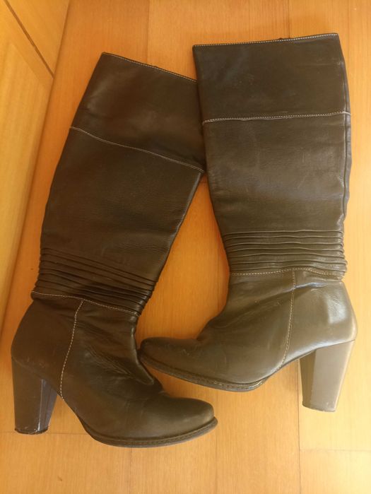 Botas em pele de mulher