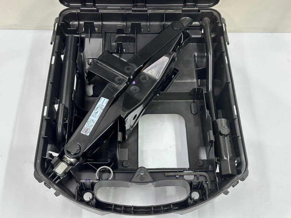 Kit Ferramenta do Pneu suplente Opel Vivaro (2018)
