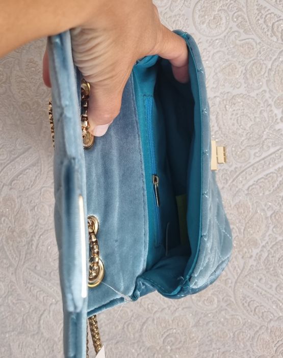 Mala de veludo azul celeste