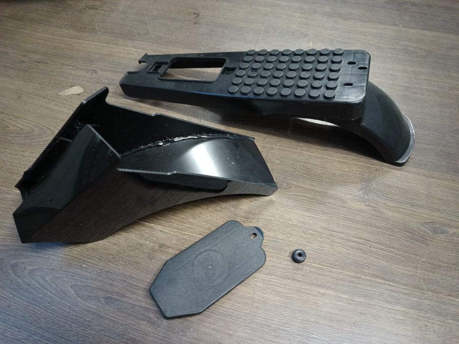 Romet pony motorynka schowek połysk bagażnik pokrywa nakrętka czarna