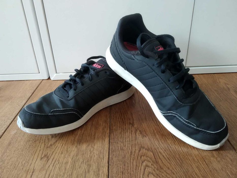 Buty sportowe Adidas Vs Switch czarne FW 3960 roz 36