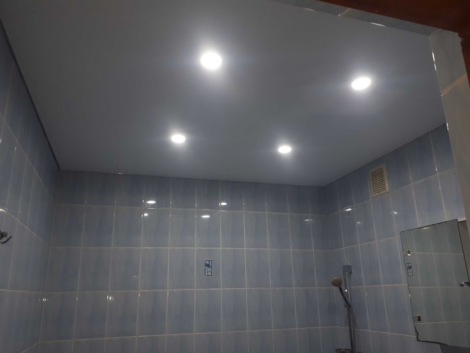 Натяжные потолки  отделочные работы