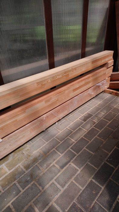 Belki klejone modrzewiowe, drewno konstrukcyjne, kantówki