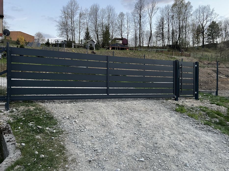 Brama przesuwna aluminiowa panelowa palisadowa nowoczesna