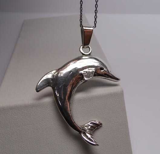 Okazała srebrna zawieszka delfin