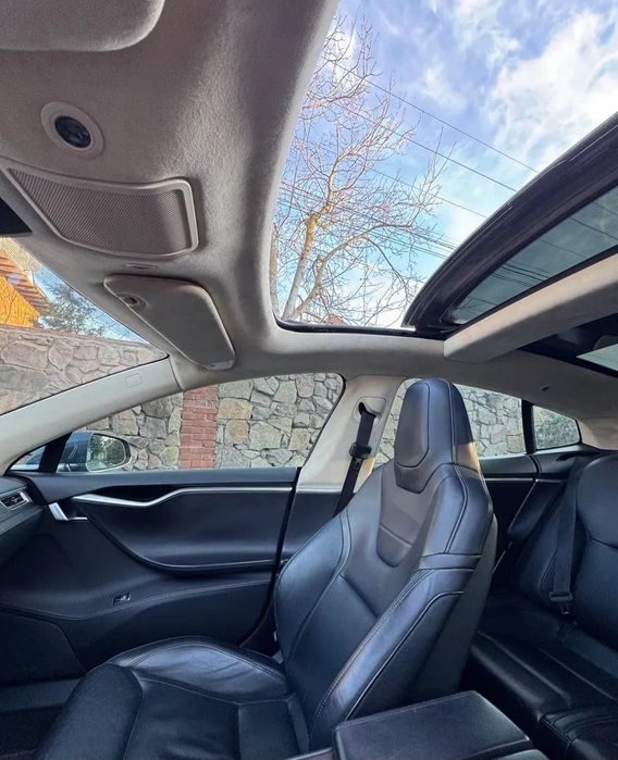 Продам Tesla model s 2015