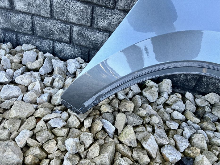 Blotnik przedni prawy bez rdzy Skoda Karoq 57A 17- oryginal LF7C