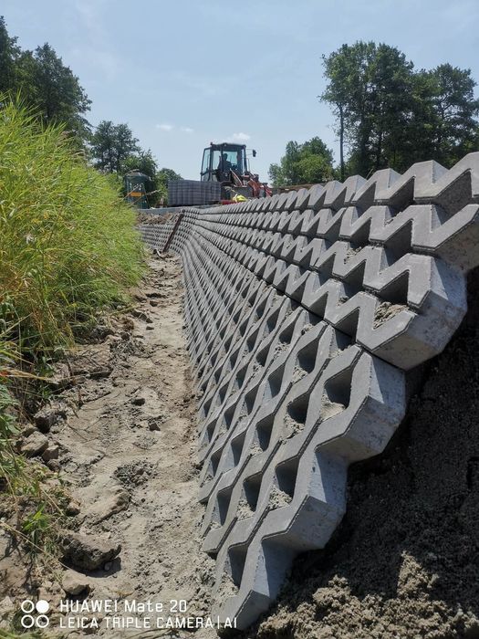BrukarstwoKostkaBrukowaBrzezinyPraceziemneusługi koparka i wywrotka