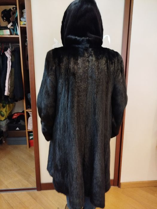 Продам норкову шубу.