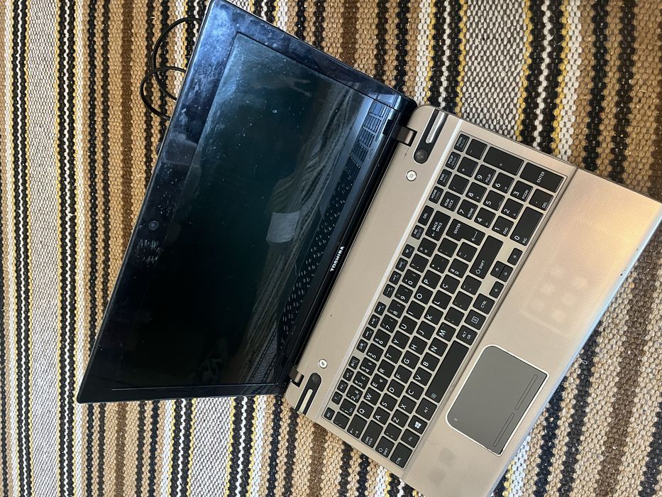 Computador Toshiba a funcionar