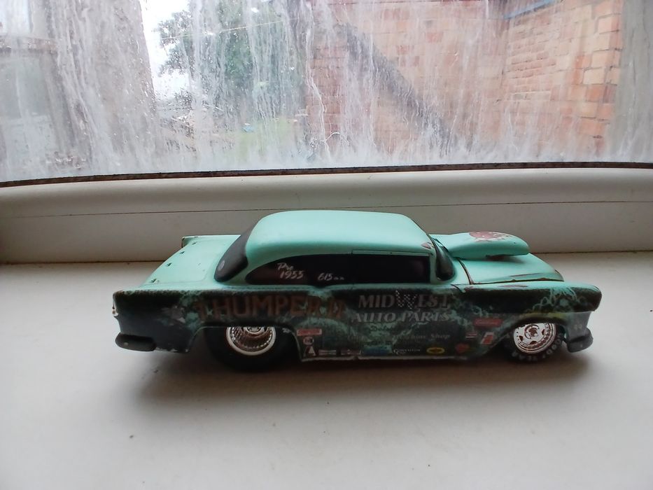 Продам машинку Chevy