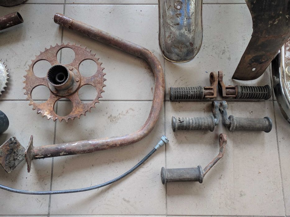 Продам крила передні і задні.