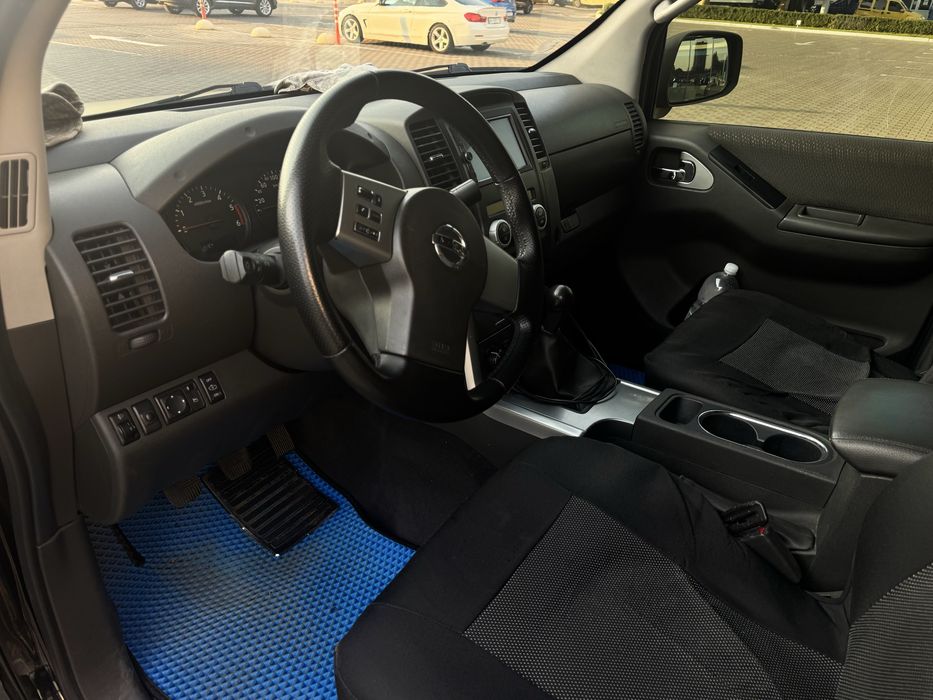 Nissan navara 2.5 MT