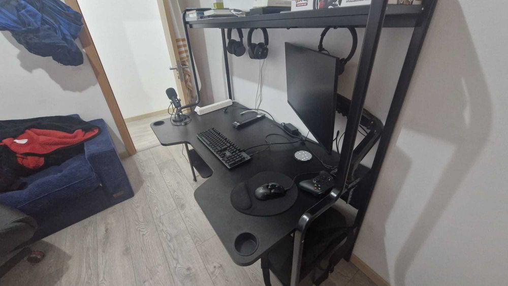 Secretária Gaming IKEA FREDDE – Preta (Excelente Estado)