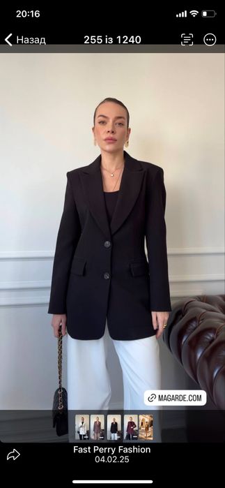 Піджак чорного кольору приталенного силуету