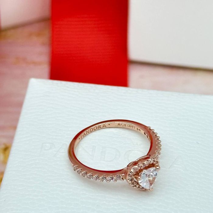 Срібна каблучка "Блискуче прозоре серце" Pandora (Пандора) 188421C02