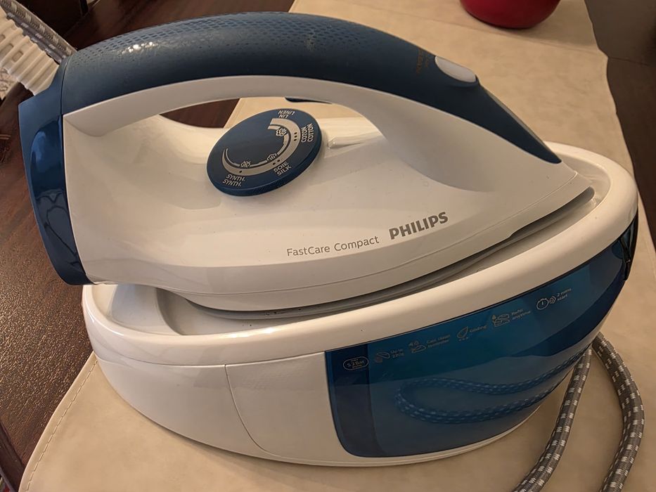 Ferro de engomar Philips compact fast care.