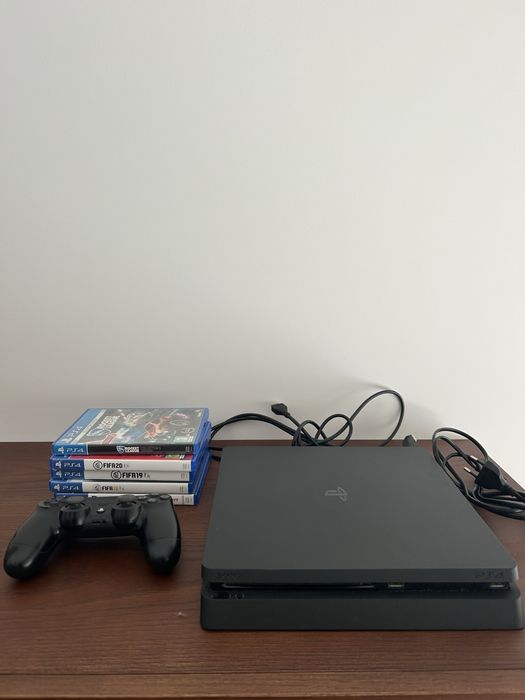 PlayStation 4 Slim + Comando + 5 Jogos + Cabos