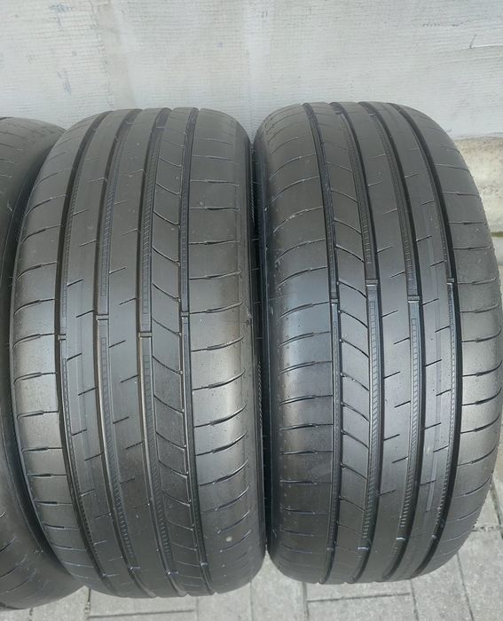 Шини  r18  215-50  Goodyear  2024 рік як Нові