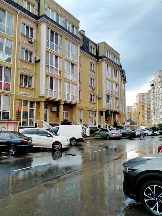 Продам комерційне приміщення в ЖК Софія. Вулиця Миру 7.