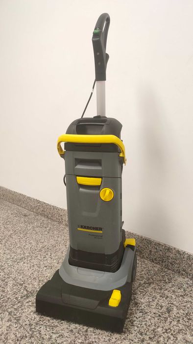 Wynajem / Wypożyczalnia: Szorowarka Karcher BR 30/4 z odsysaniem wody
