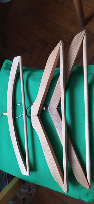 Вешалки деревянные