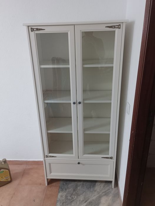 Vitrine branca como nova