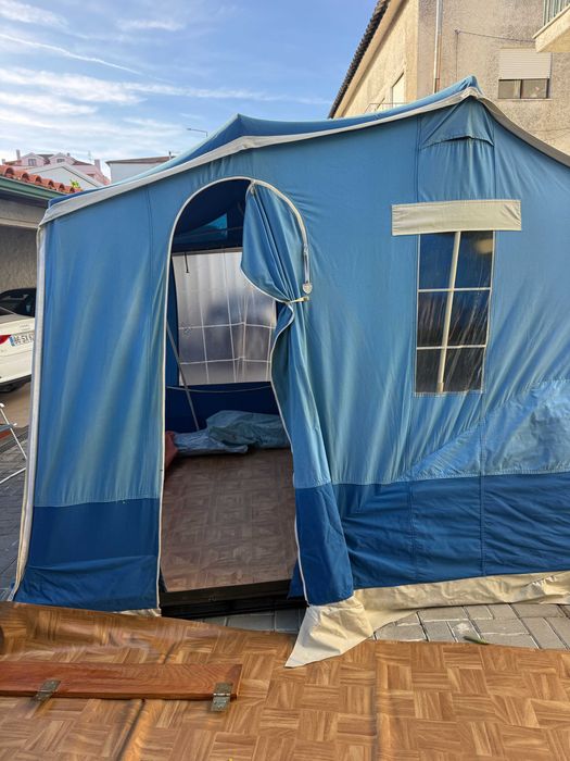 Auto-tenda Grou em bom estado com 2 quartos + 1 sala + avançado