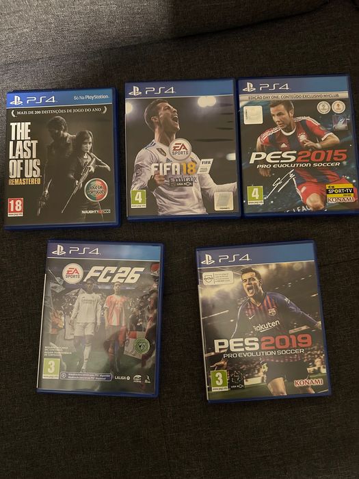 PlayStation 4 com 2 comandos + 5 jogos (Fc26)