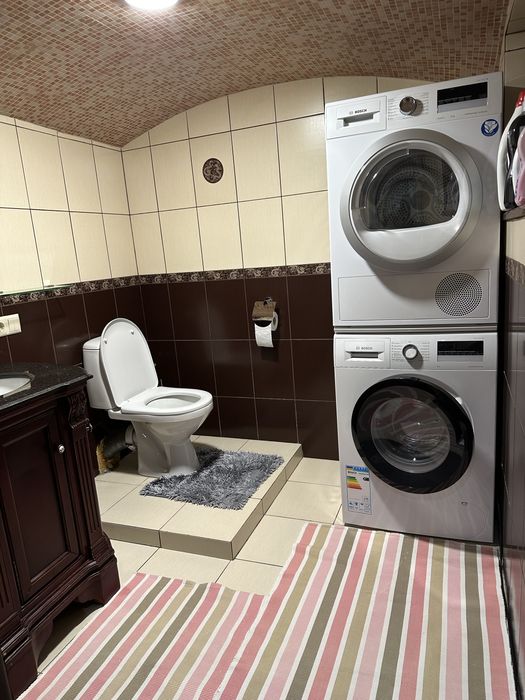 Здається будинок Центр Університет