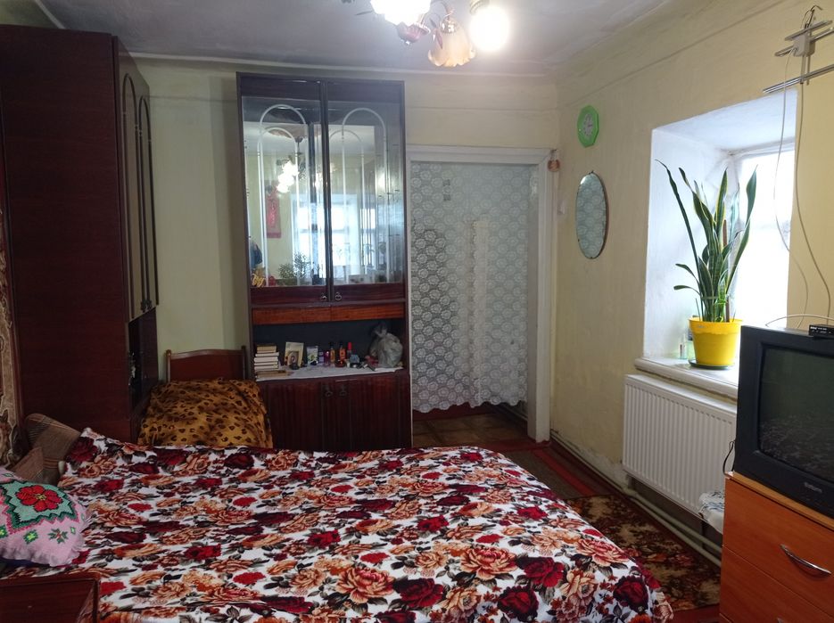 Продаю дом - 4 ком., можно на 2 семьи, космет ремонт. Район 8 Военная