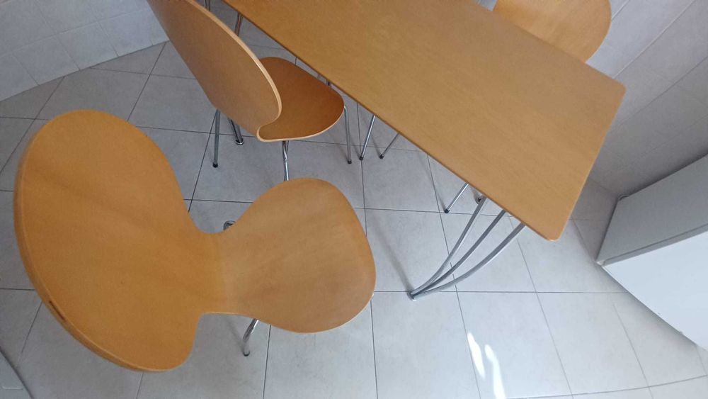 Mesa de cozinha com 4 cadeiras