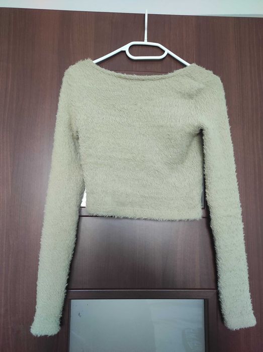 Beżowy sweterek krótki,mięciutki Stradivarius