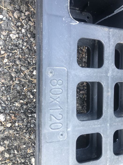 Palety plastikowe 120x80