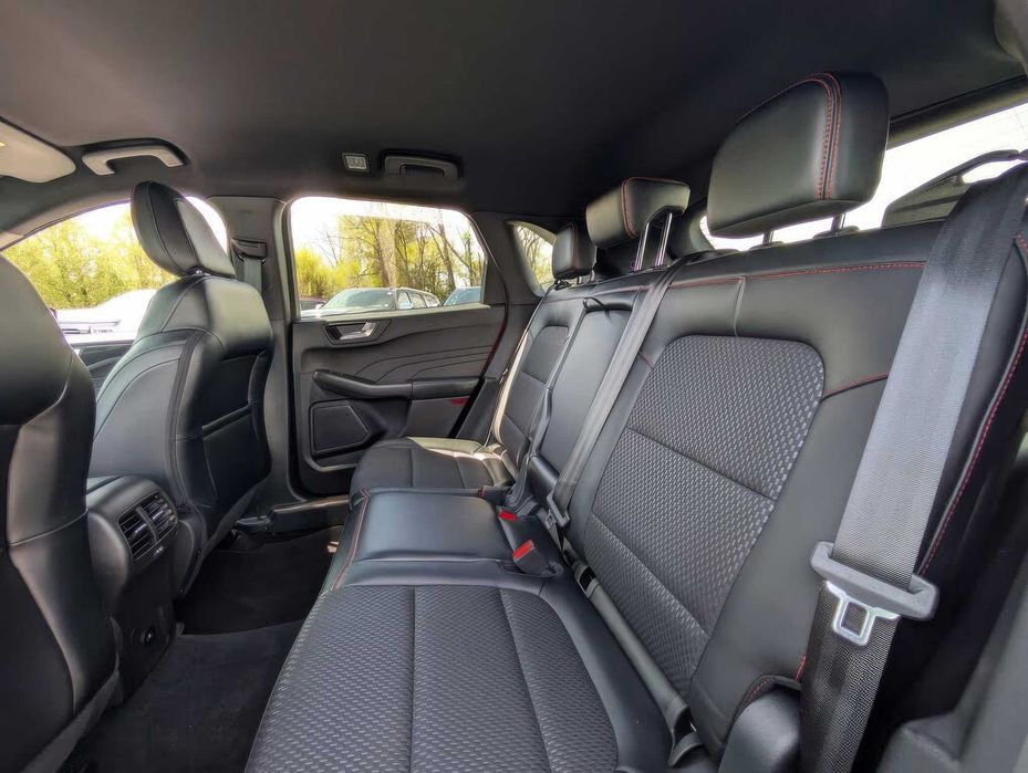 Ford Escape      2024
