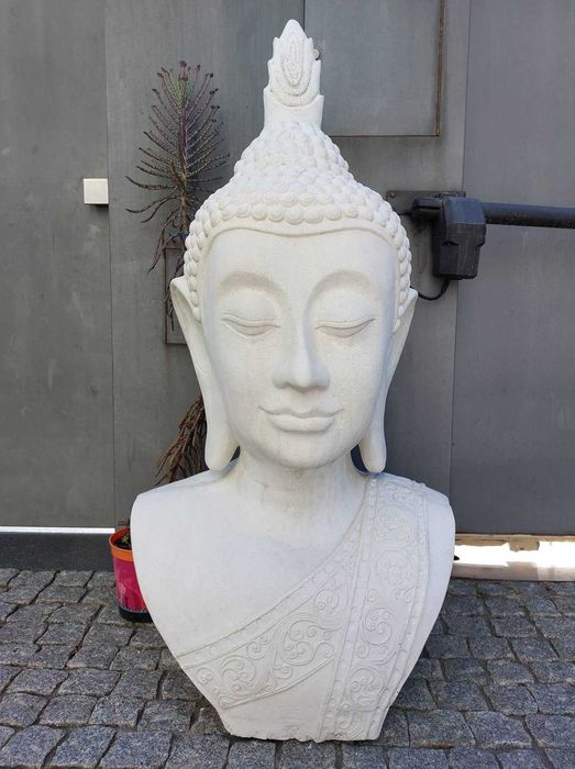 cabeça de buda gigante