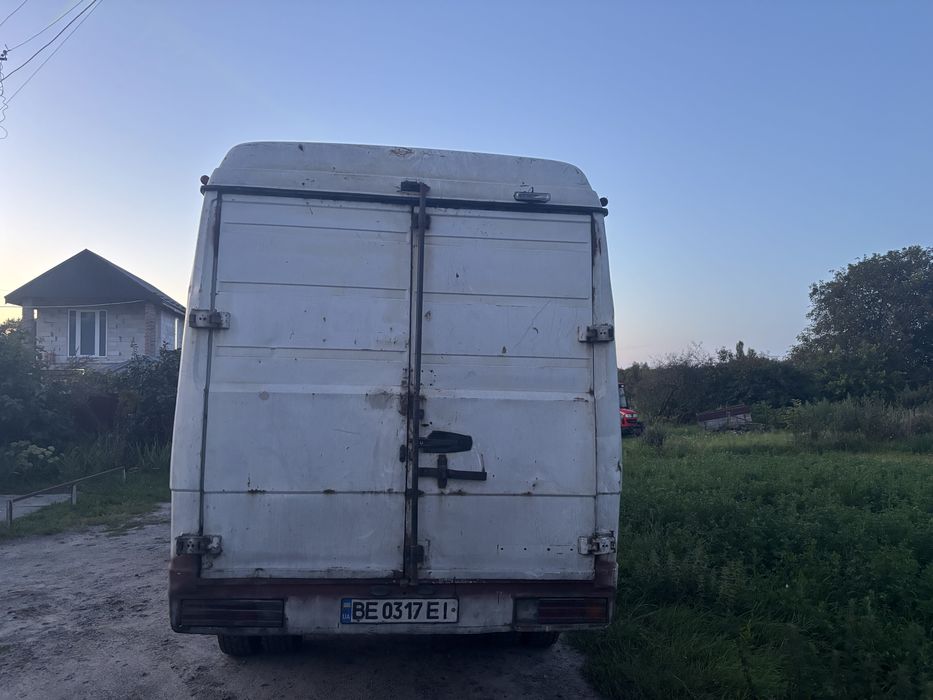 Вантажне авто Mersedes-bens