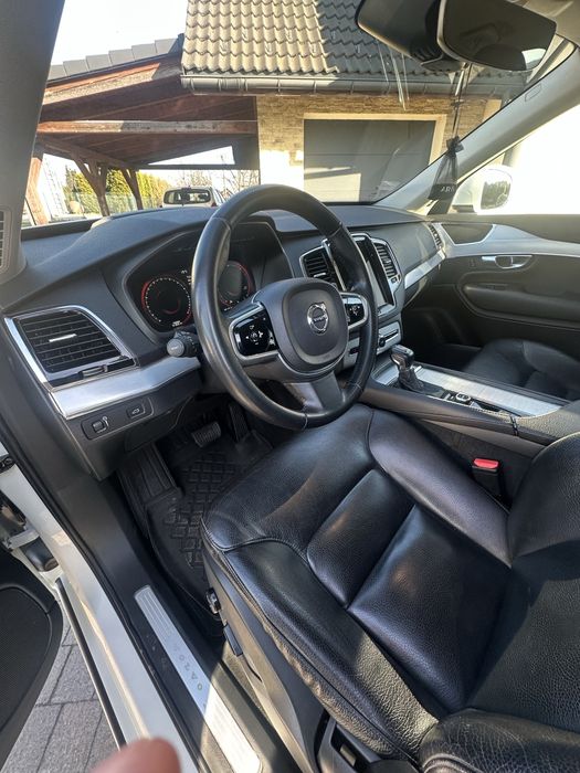 Volvo xc90 momentum