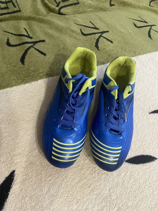 Продам бутсы футбольные