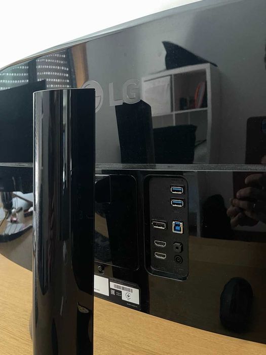 LG 34UC88 IPS monitor danificado