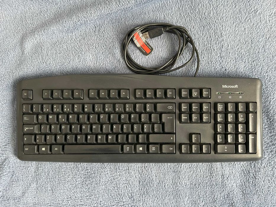 Microsoft - Teclado 200 USB - PT