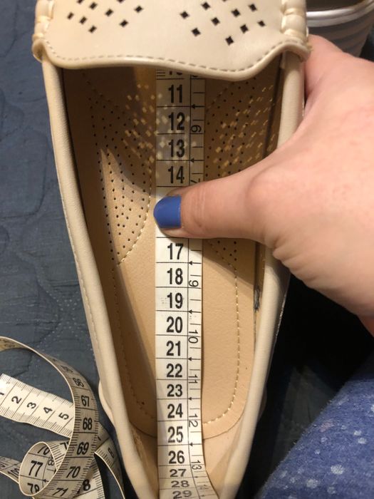 Buty na koturnie beżowe 39