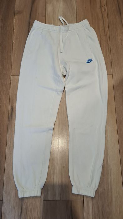 Kremowe spodnie dresowe Nike XS