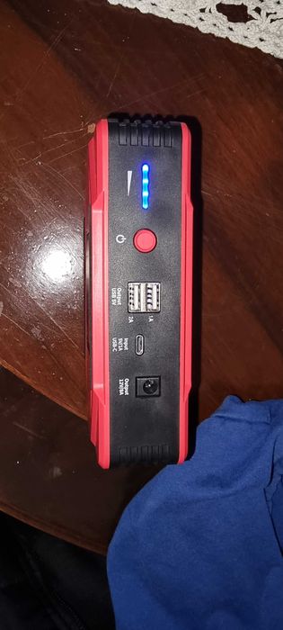 Booster novo para ajudar a dar arranque a bateria descarregada