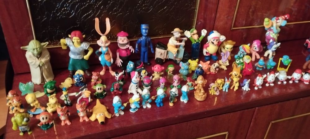 Іграшкові фігурки,машинки