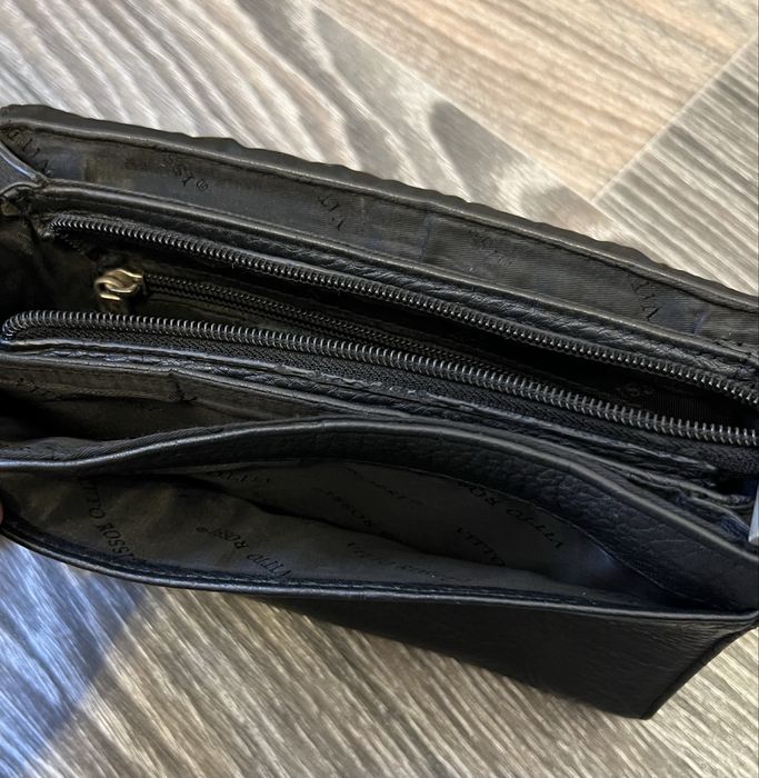 Барсетка чорного кольору