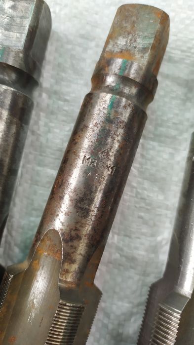 Метчики, мітчики, инструмент для нарезания резьбы