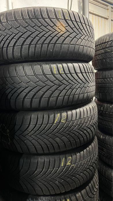 Комплект зимової гуми 235/55/18 Semperit